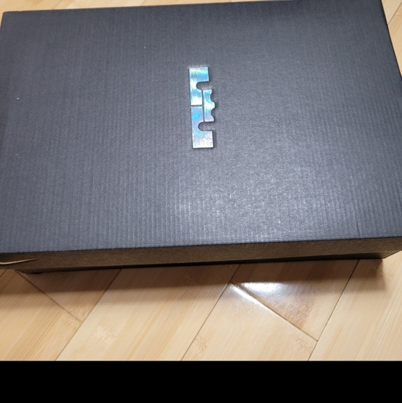 LeBron Witness 5 Shoes Size 11